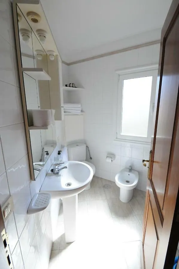 Apartamentos Edalmar Frontera